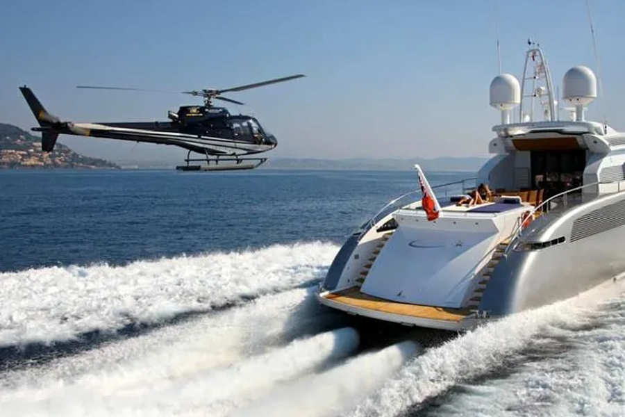 هواپیما و قایق بادبانی